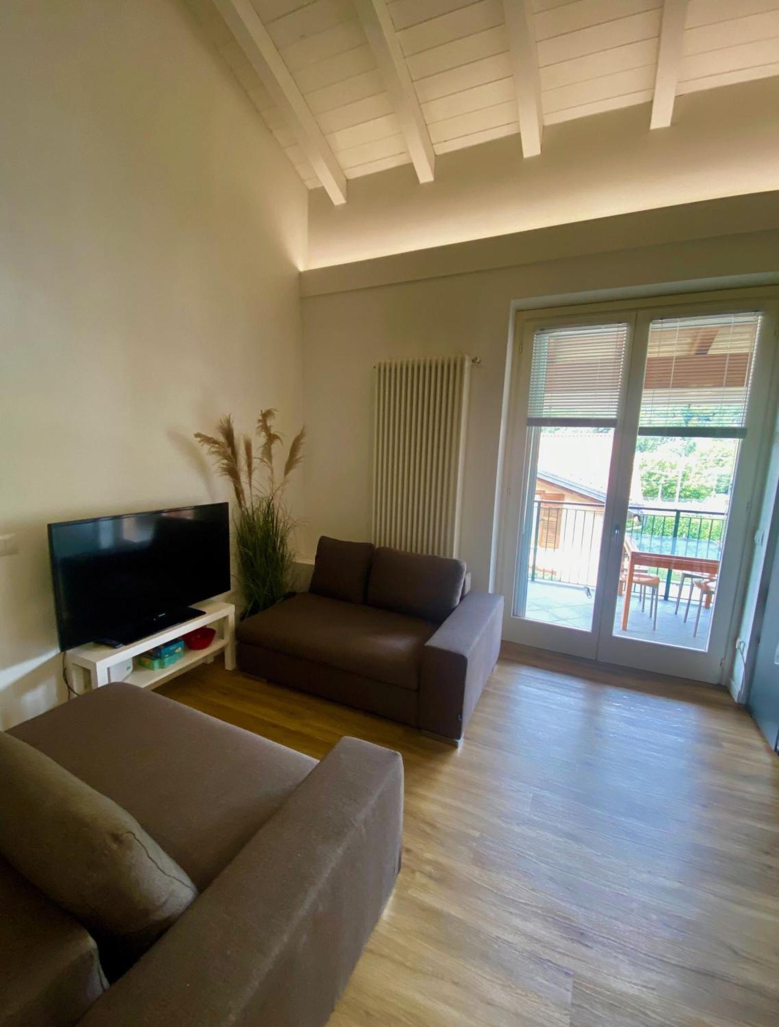 Modern Apartment With Terrace And Mezzanine Floor Colico Kültér fotó