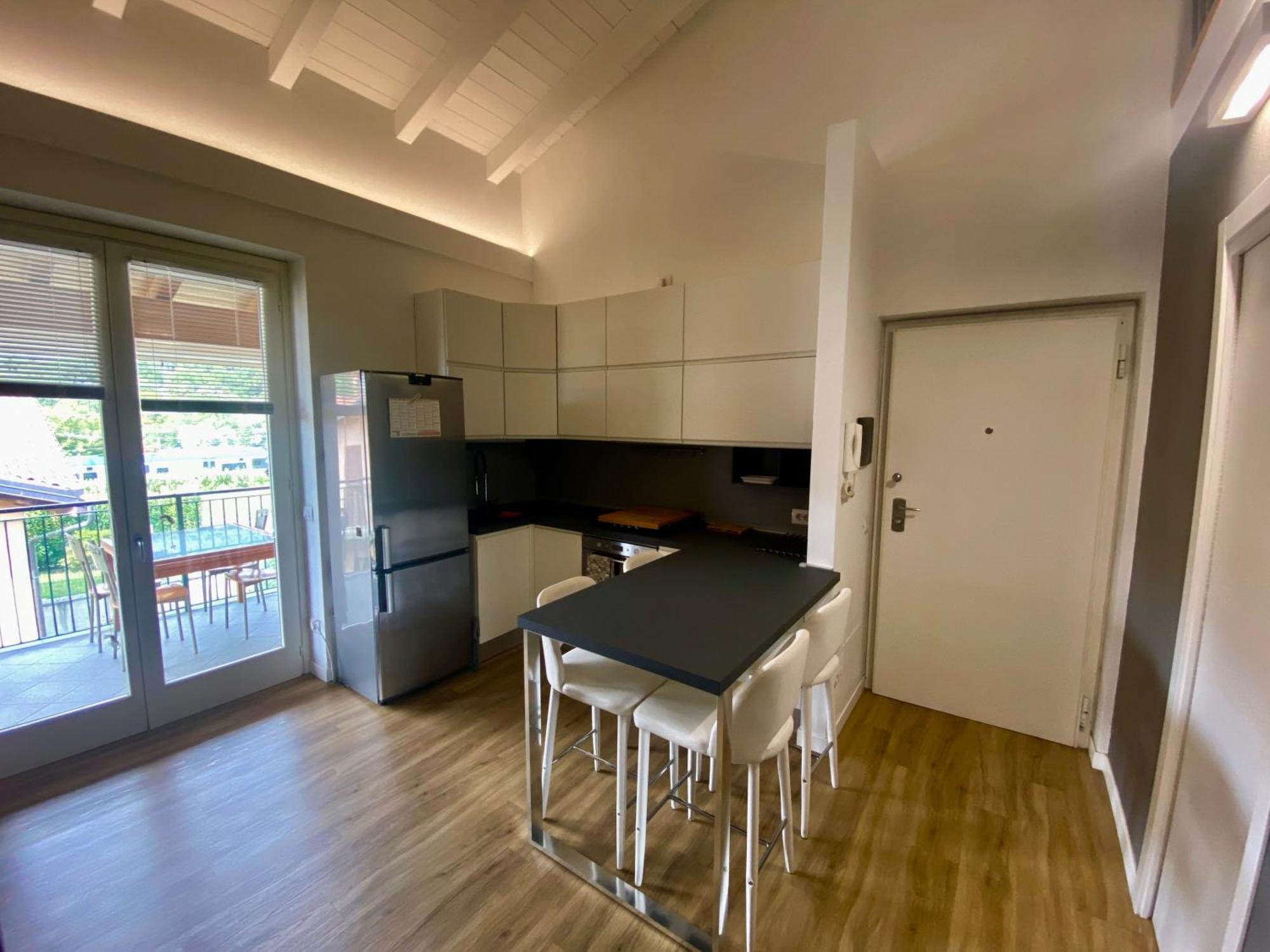 Modern Apartment With Terrace And Mezzanine Floor Colico Kültér fotó